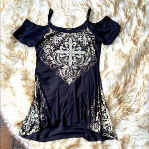 🖤Vocal brand Black top w bling, cold shoulder straps.